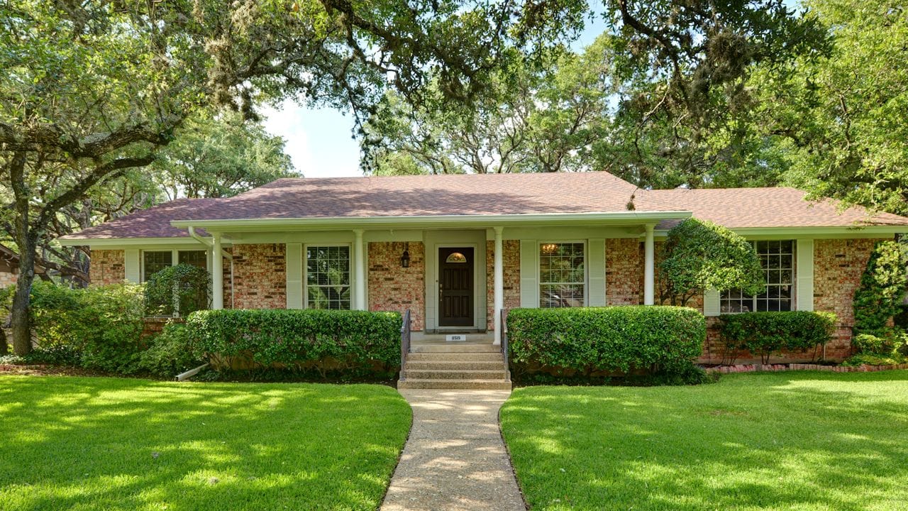 11519 Spicewood Pkwy NW Austin Laurie Flood Realtor Austin TX