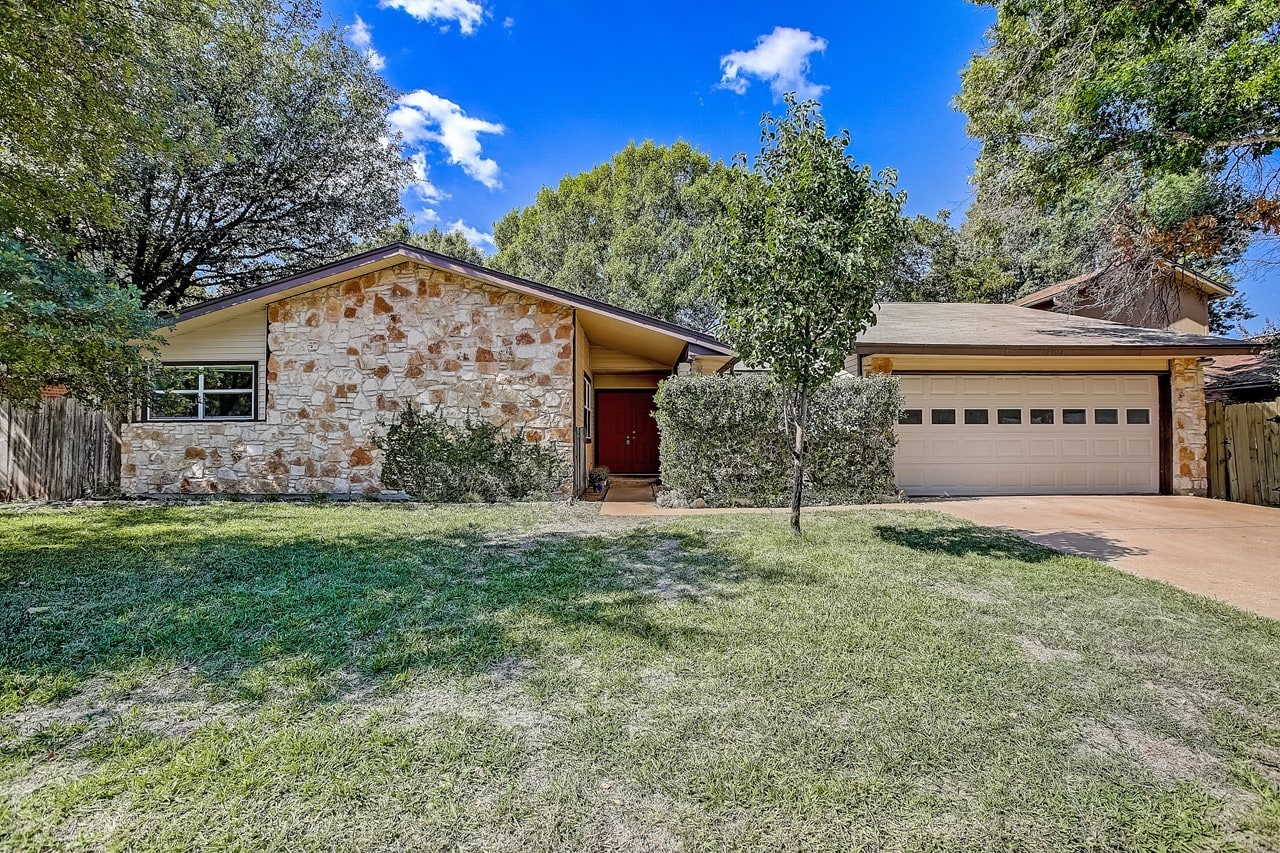 11304 Barrington Way NW Austin Laurie Flood Realtor Austin TX