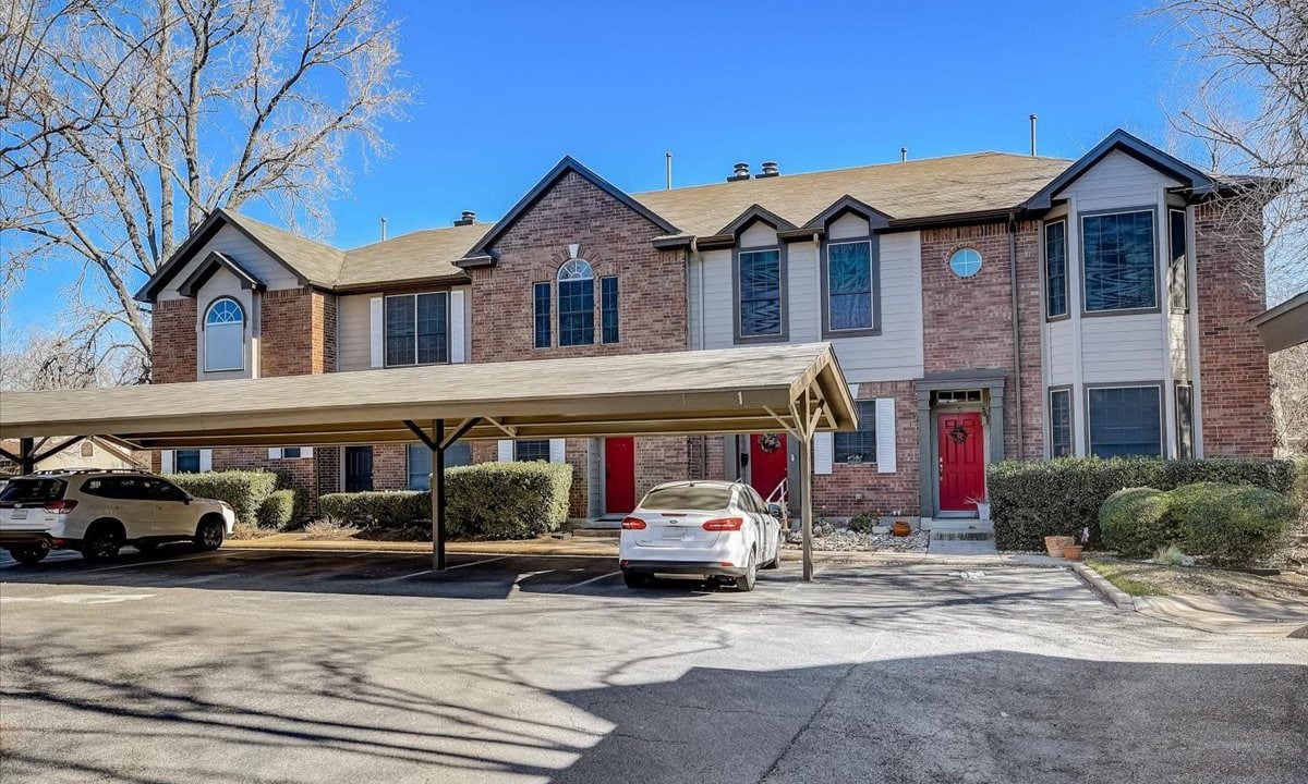 12401 Los Indios 3 NW Austin Laurie Flood Realtor Austin TX